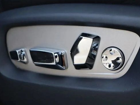 Used 2017 Rolls-Royce Ghost RWD image 19