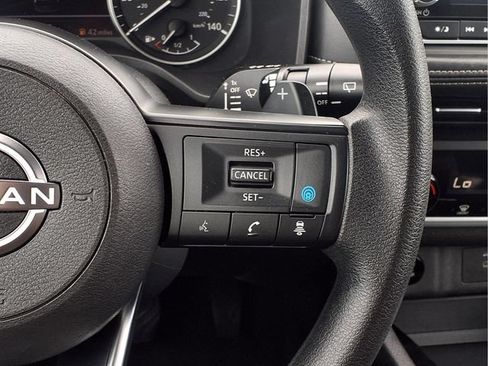 Used 2024 Nissan Rogue SV AWD/4WD image 17