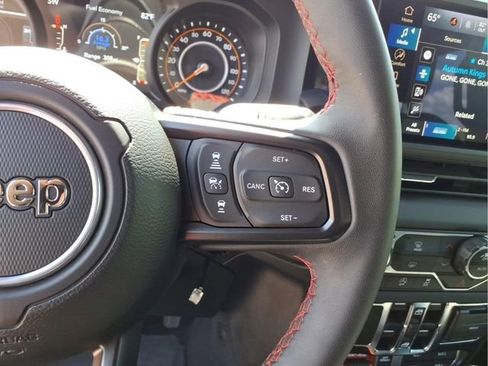 Used 2024 Jeep Gladiator Rubicon AWD/4WD image 25