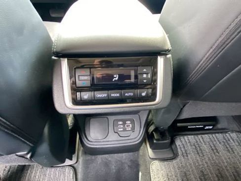 Certified 2024 Subaru Ascent Limited w/ Technology Package AWD/4WD image 16