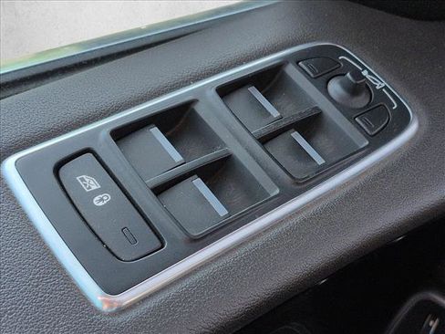 Used 2018 Jaguar F-PACE Prestige image 16