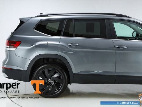 Used 2025 Volkswagen Atlas SE w/ Black Wheel Package image 11