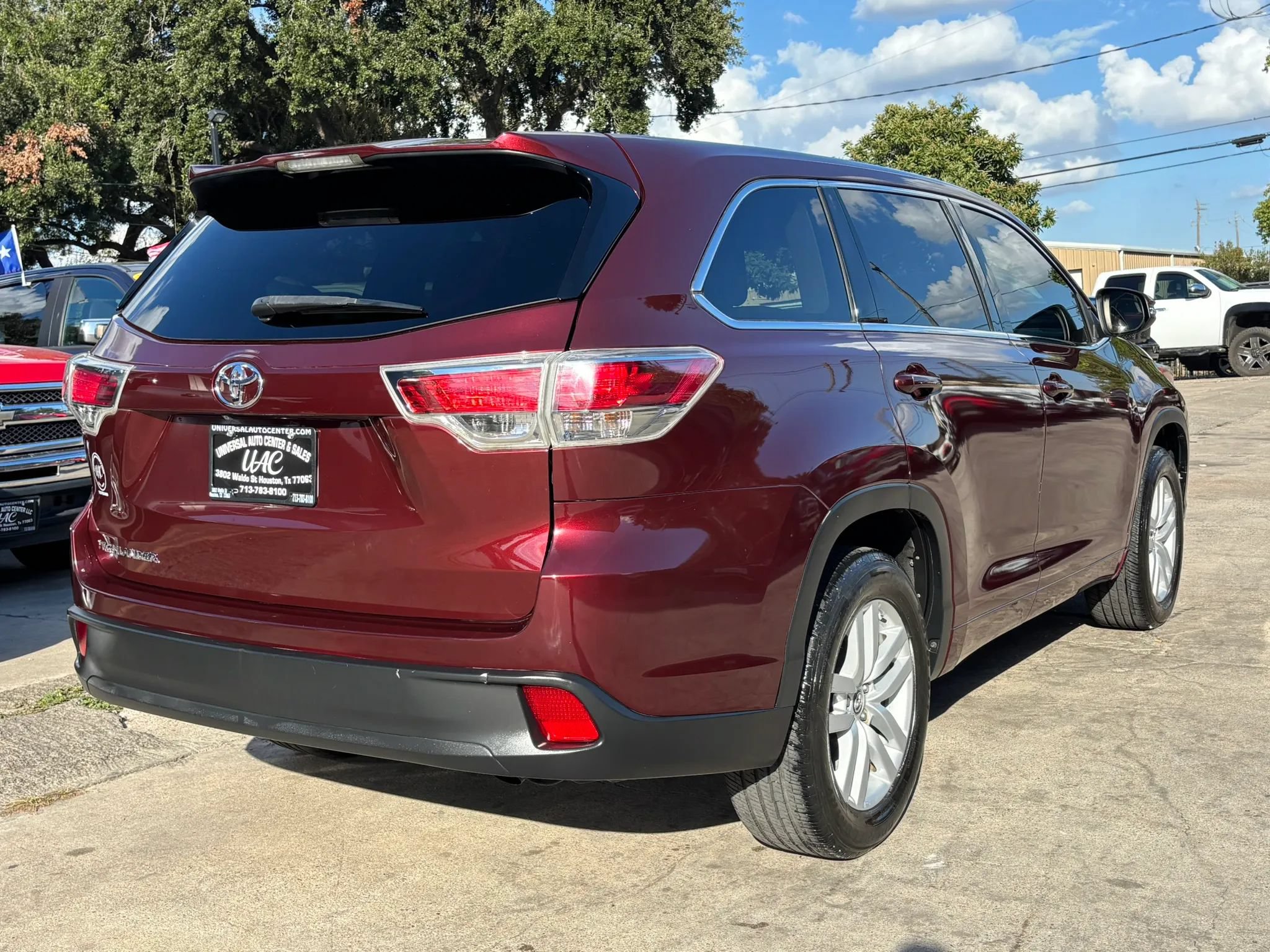Used 2016 Toyota Highlander LE FWD image 8
