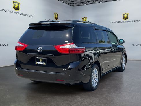 Used 2017 Toyota Sienna XLE w/ XLE Navigation Package FWD image 5