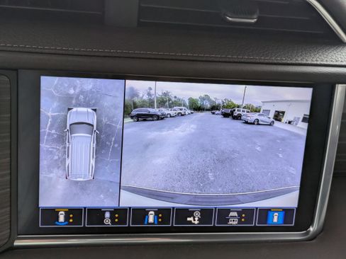 Certified 2021 GMC Yukon Denali w/ Denali Premium Package AWD/4WD image 31