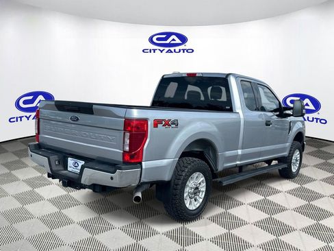 Used 2022 Ford F250 XLT w/ XLT Value Package AWD/4WD image 3