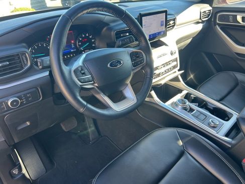 Used 2022 Ford Explorer XLT w/ Equipment Group 202A image 15