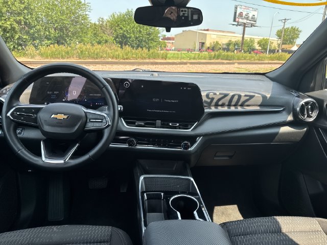 Used 2025 Chevrolet Equinox LT AWD/4WD image 13