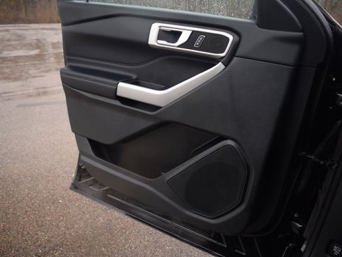 Used 2023 Ford Explorer XLT w/ Equipment Group 202A image 19