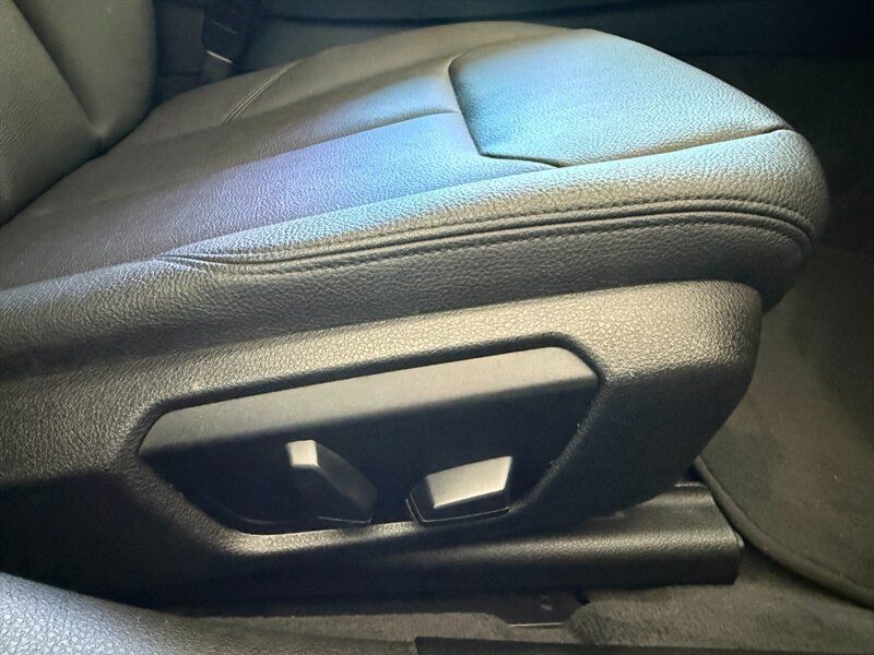 Used 2015 BMW 320i Sedan RWD image 25