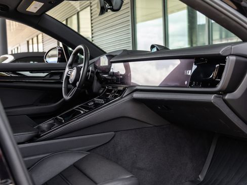 Certified 2025 Porsche Panamera image 44