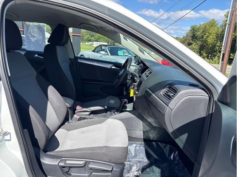 Used 2017 Volkswagen Jetta S image 13