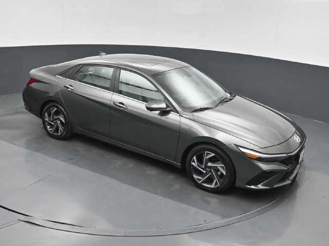 Used 2024 Hyundai Elantra Limited FWD image 29