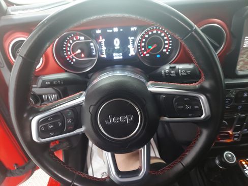 Used 2022 Jeep Wrangler Unlimited Rubicon w/ LED Lighting Group AWD/4WD image 9