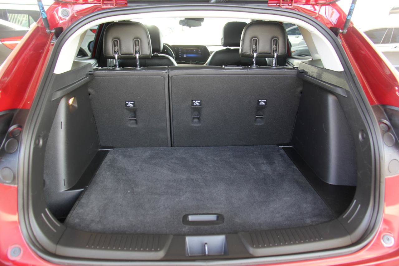 Used 2025 Chevrolet Trax LT w/ LT Convenience Package FWD image 23