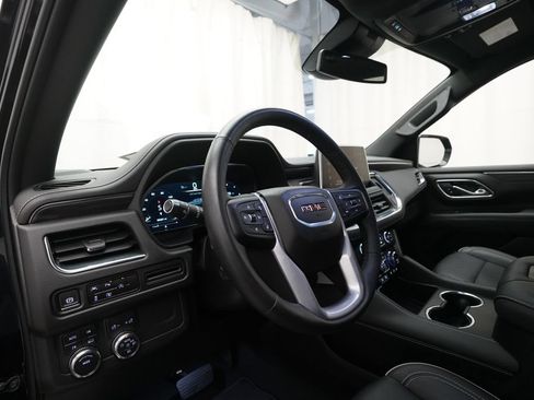 Used 2024 GMC Yukon SLT w/ SLT Luxury Package AWD/4WD image 8