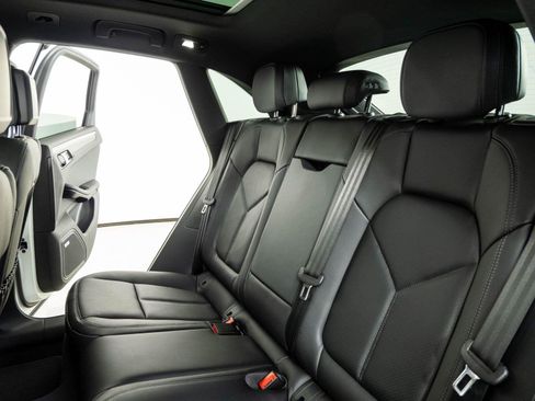 New 2026 Porsche Macan AWD/4WD image 22