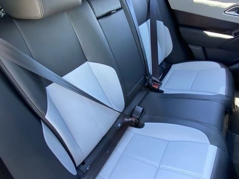 New 2026 Land Rover Range Rover Velar Dynamic SE AWD/4WD image 13