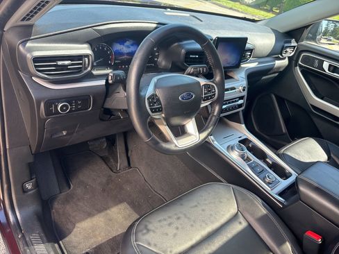 Used 2023 Ford Explorer XLT w/ Equipment Group 202A AWD/4WD image 13