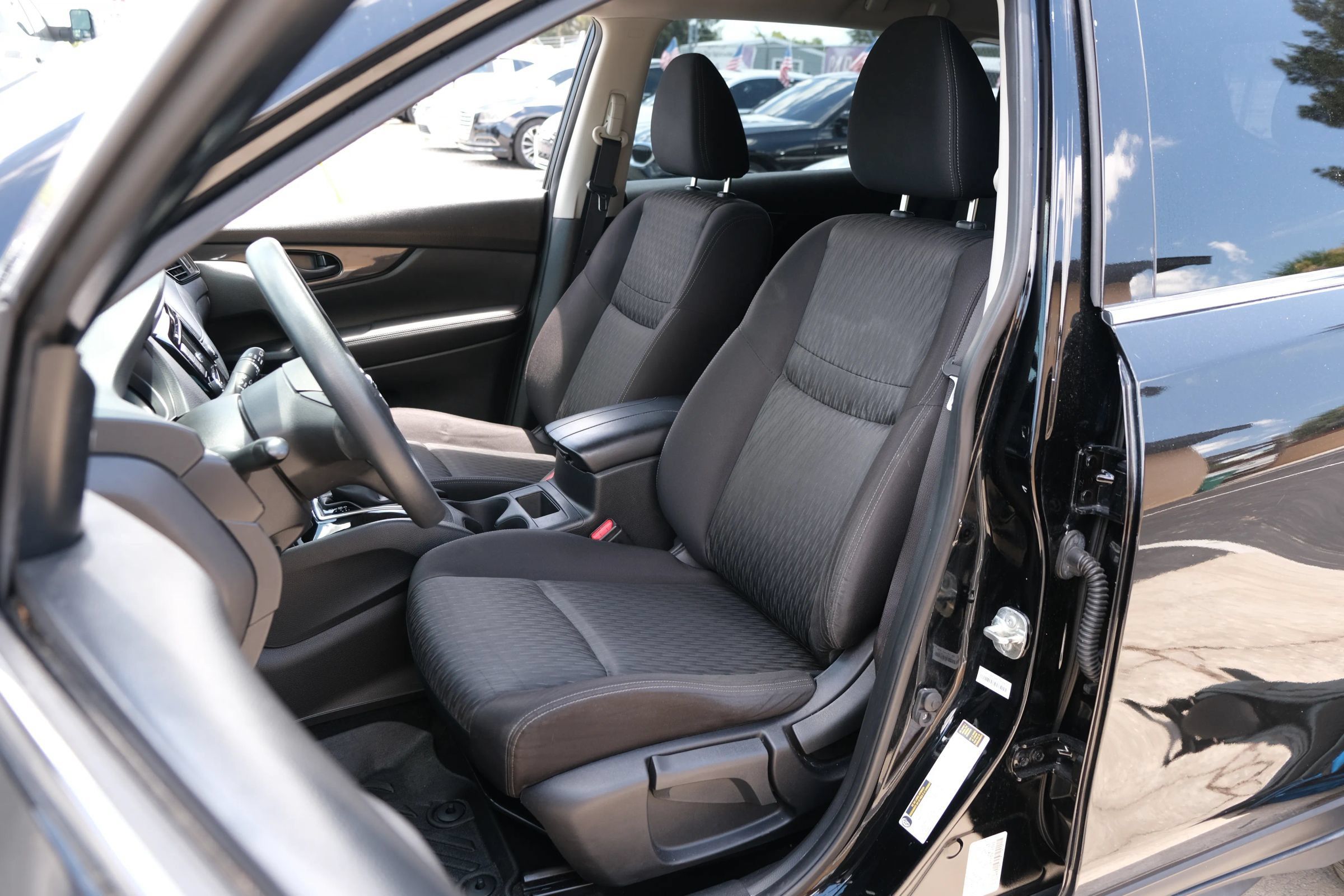 Used 2020 Nissan Rogue S FWD image 11