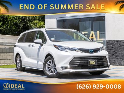Used 2023 Toyota Sienna XLE