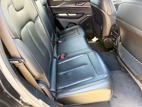 Used 2025 Jeep Grand Cherokee Limited AWD/4WD image 31