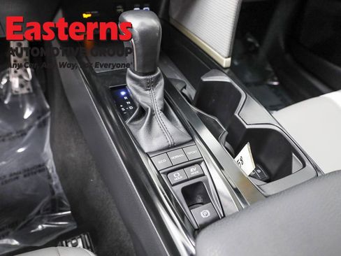 Used 2025 Toyota Camry SE w/ Convenience Package AWD/4WD image 13