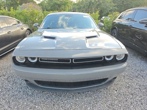 Used 2019 Dodge Challenger SXT RWD image 2