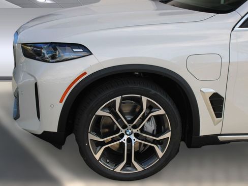 New 2026 BMW X5 xDrive50e image 11