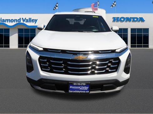 Used 2026 Chevrolet Equinox LT FWD image 2