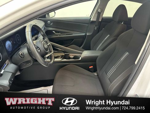Certified 2025 Hyundai Elantra SEL FWD image 11