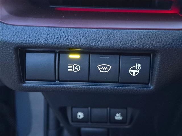 Used 2026 Toyota Prius Plug-In Hybrid FWD image 5