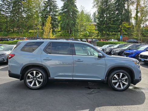 Certified 2024 Honda Pilot Touring image 4