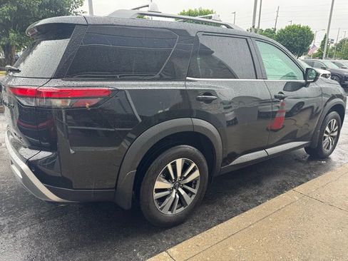 Used 2023 Nissan Pathfinder SL w/ Black Appearance Package AWD/4WD image 6