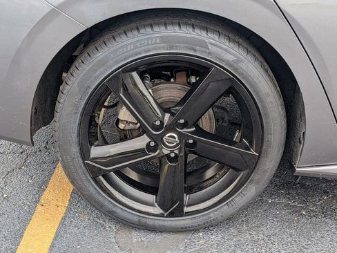 Used 2023 Nissan Sentra SR w/ Midnight Edition Package FWD image 26