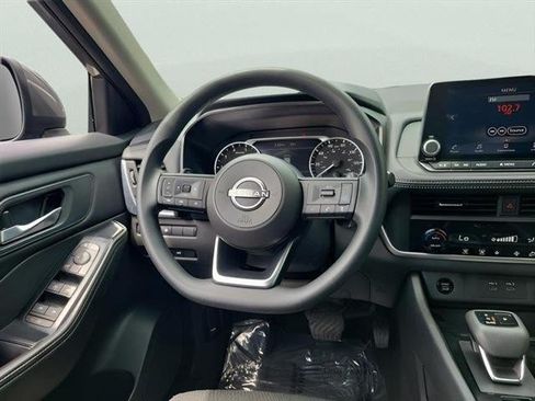 Used 2024 Nissan Rogue SV AWD/4WD image 18