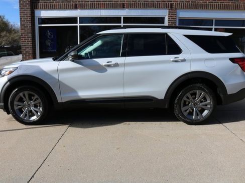 New 2026 Ford Explorer Active w/ Active Comfort Package image 2