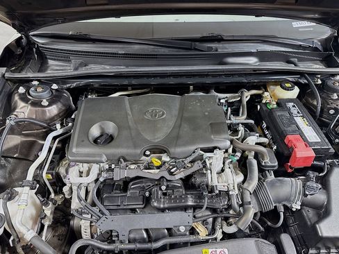 Certified 2018 Toyota Camry LE w/ Convenience Package image 26