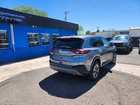 Used 2021 Nissan Rogue SV FWD image 11