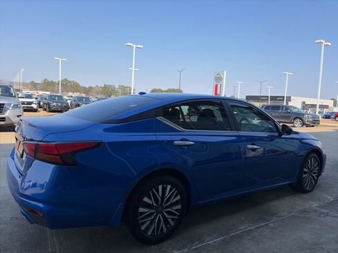 Certified 2025 Nissan Altima 2.5 SV w/ SV Premium Package image 4