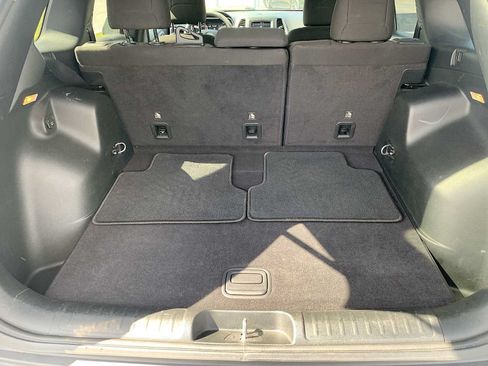 Used 2019 Jeep Cherokee Latitude w/ Popular Appearance Group FWD image 23