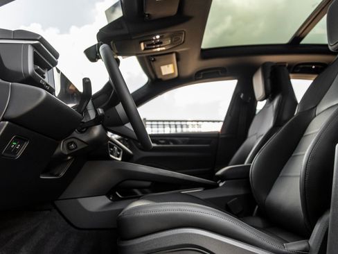 Certified 2025 Porsche Macan 4 Electric image 21