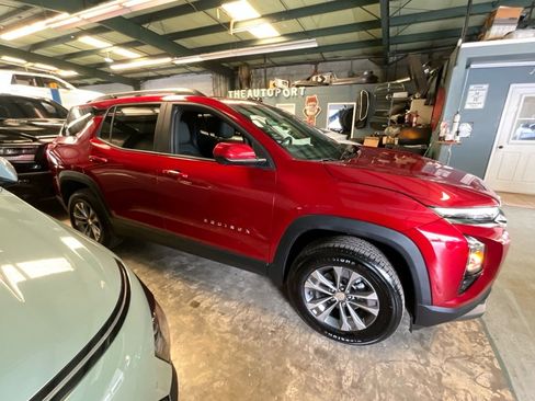 Used 2025 Chevrolet Equinox LT w/ Convenience Package II image 4