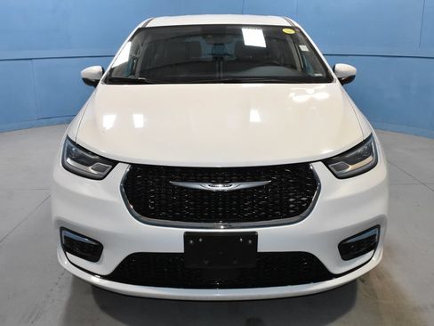 Used 2023 Chrysler Pacifica Touring-L FWD image 24