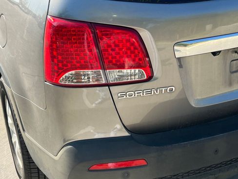 Used 2013 Kia Sorento LX w/ Value Pkg FWD image 13