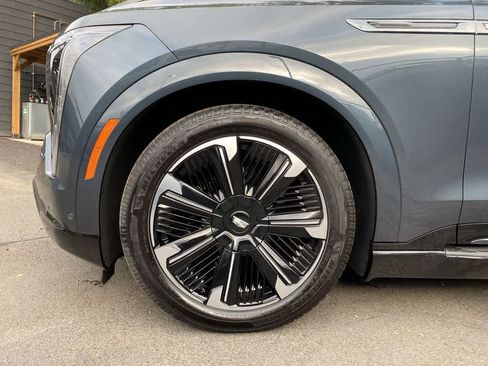 Certified 2025 Cadillac Escalade IQ Sport 1 w/ Smart Trailering package AWD/4WD image 12