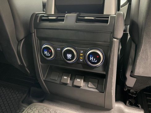 Used 2023 Land Rover Defender 130 SE image 41