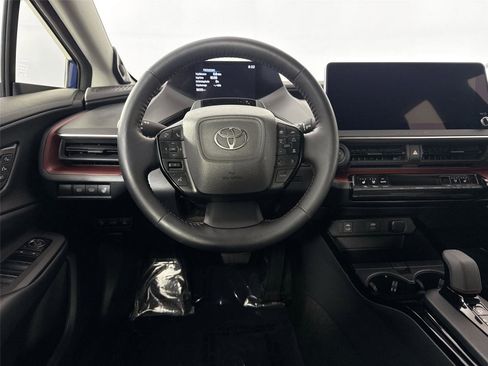 Used 2025 Toyota Prius Plug-In Hybrid image 33