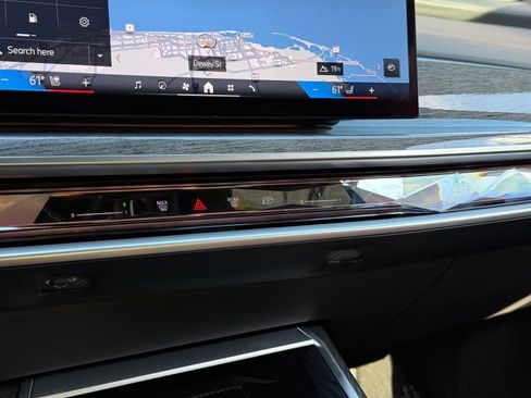 Used 2023 BMW 760i xDrive image 37