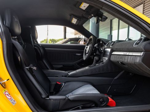 Certified 2025 Porsche 718 Cayman GT4 RS RWD image 58